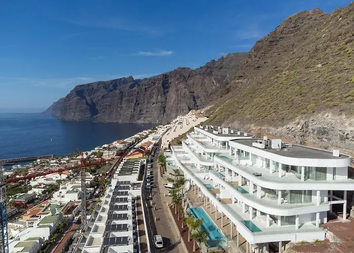Crystal I Luxury Apartments By Enjoyahome