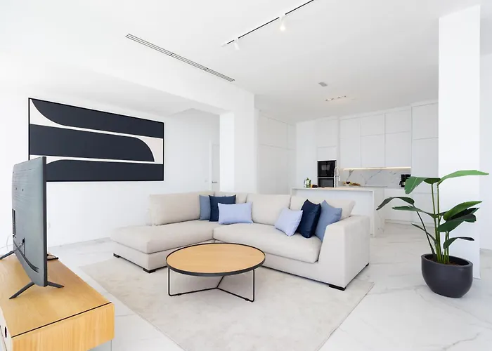 Crystal I Luxury Apartments By Enjoyahome